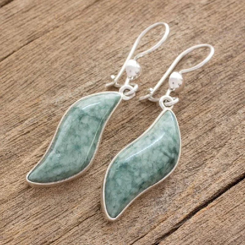 Handmade Sterling Silver 'Floating in the Breeze' Jade Earrings (Guatemala) - 2*0.4