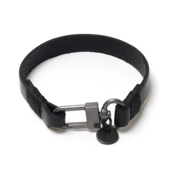 The Clean Leather Bracelet