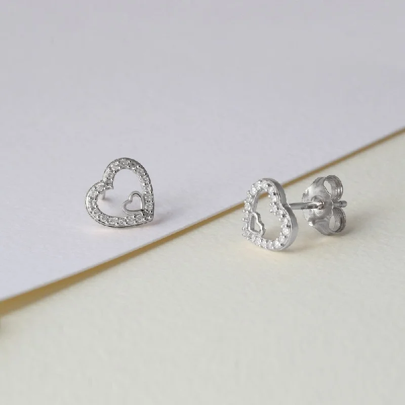 De Couer 10k White Gold 1/8ct TDW Diamond Heart Stud Earrings