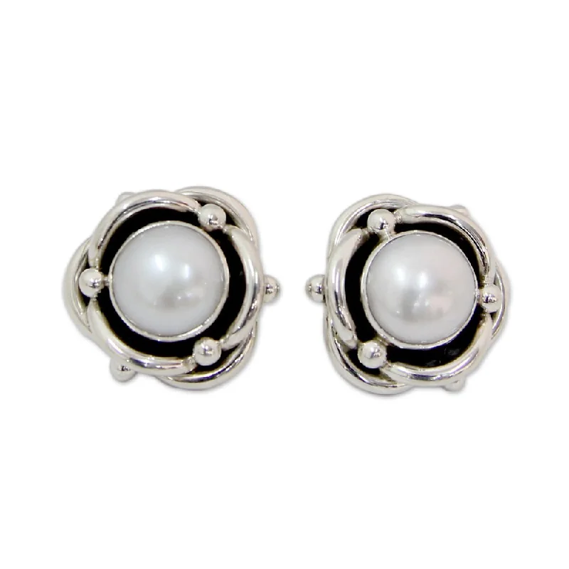 Handmade Regal Aura Sterling Silver Pearl Earrings (India) - Brown - 0.7L*0.7W